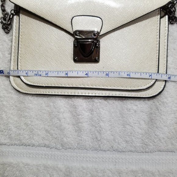 Cherie Bliss chain crossbody bag with gold sheen - Picture 4 of 5